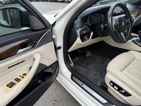 Used 2018 BMW M550i xDrive image 28