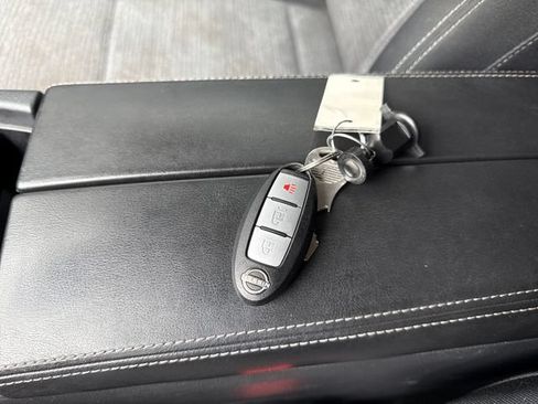 Used 2022 Nissan Rogue S AWD/4WD image 28