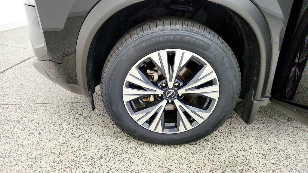 Used 2023 Nissan Rogue SV AWD/4WD image 9