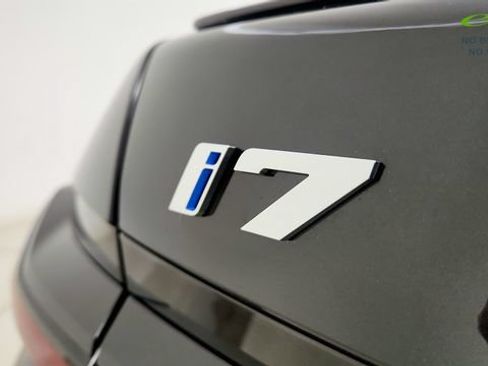 Used 2025 BMW i7 xDrive60 w/ Executive Package RWD image 34