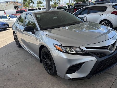 Used 2020 Toyota Camry SE FWD image 3