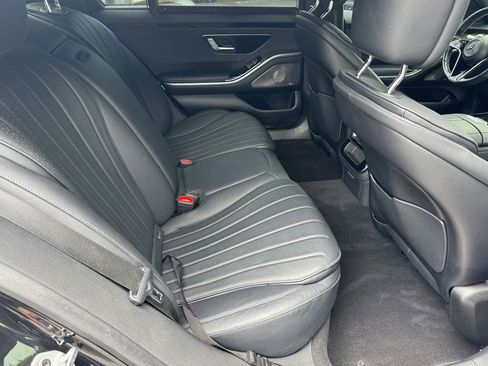 Used 2022 Mercedes-Benz S 500 4MATIC w/ AMG Line Package image 19