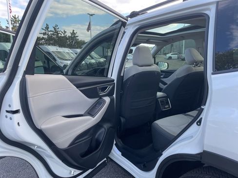 Used 2024 Subaru Forester Premium image 28