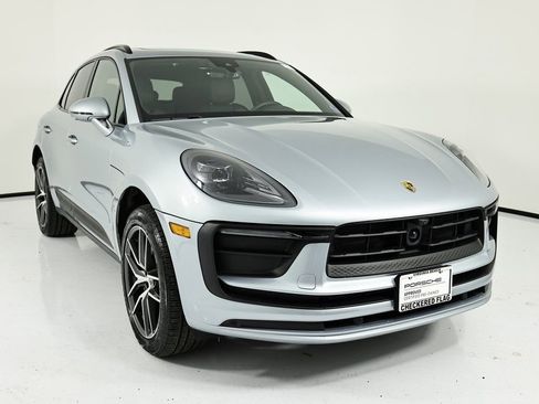 Certified 2025 Porsche Macan AWD/4WD image 9