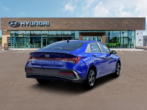 New 2026 Hyundai Elantra Sport image 7