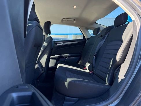 Used 2018 Ford Fusion SE w/ Fusion SE Technology Package image 8