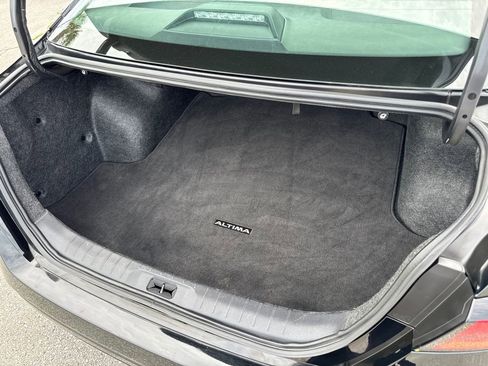 Used 2025 Nissan Altima 2.5 SV FWD image 14
