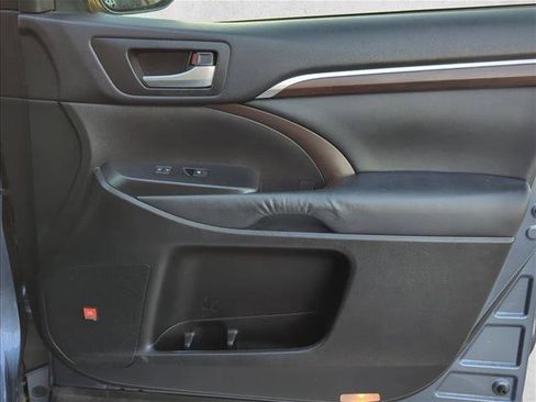 Used 2014 Toyota Highlander Limited image 27