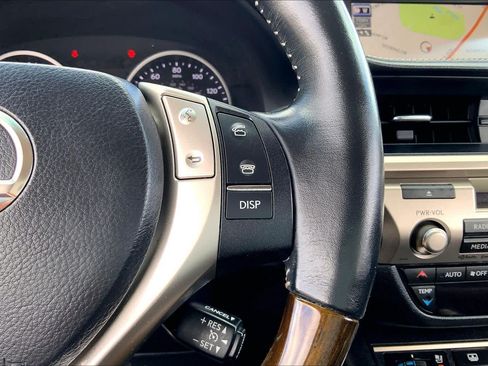 Used 2014 Lexus ES 350 w/ Luxury Package FWD image 24