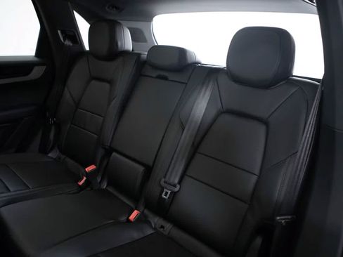 Certified 2026 Porsche Cayenne AWD/4WD image 35