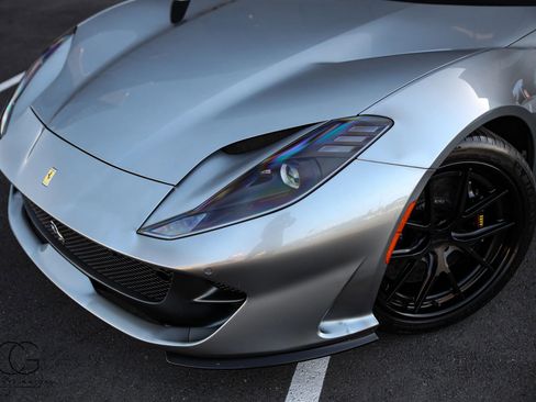 Used 2019 Ferrari 812 Superfast RWD image 9