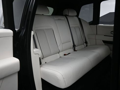 Used 2022 Rolls-Royce Cullinan image 30
