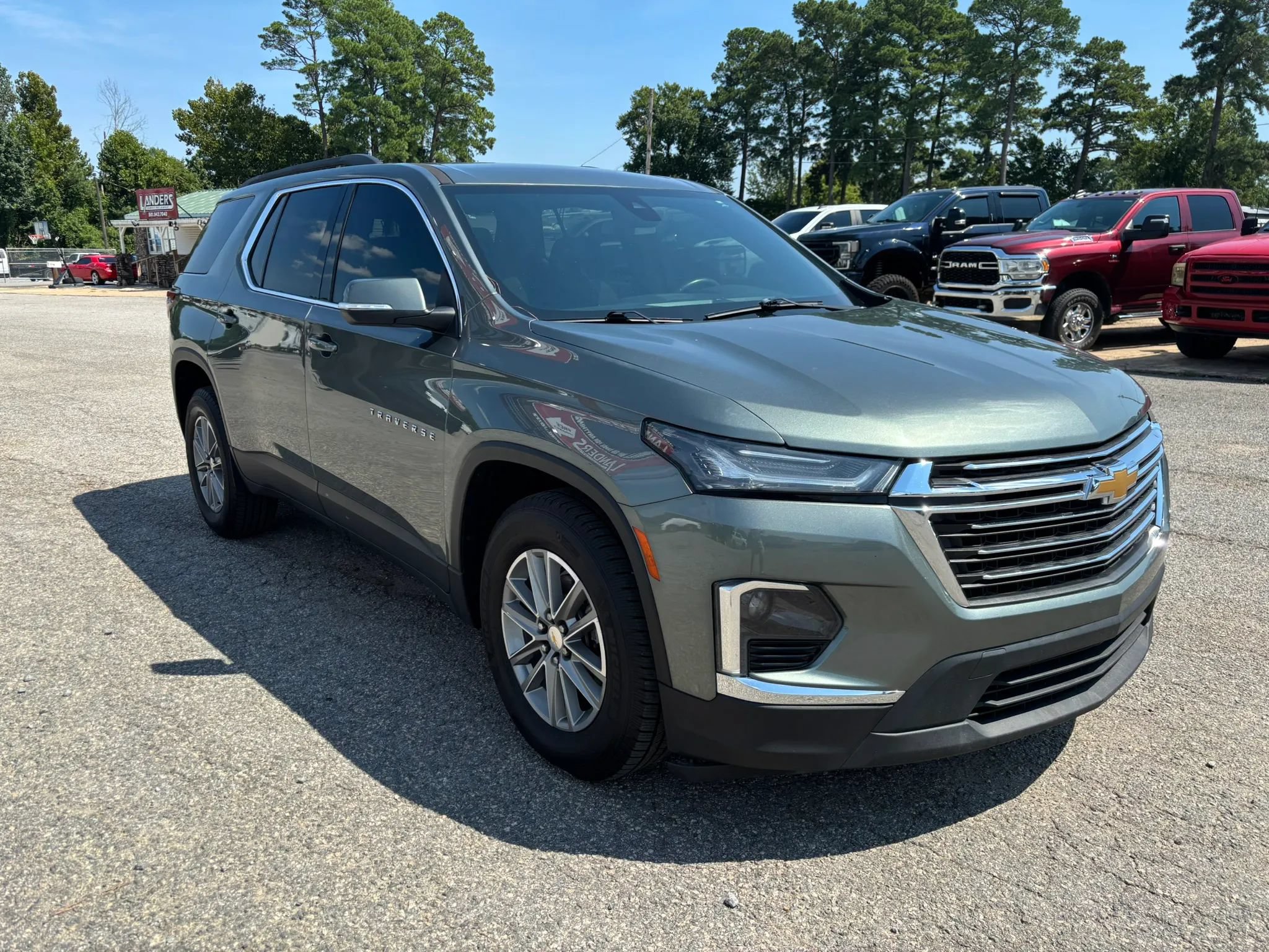 Used 2022 Chevrolet Traverse LT FWD image 7