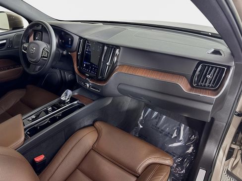 Used 2023 Volvo XC60 B5 Ultimate w/ Protection Package Premier image 32