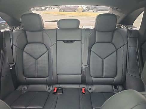 Used 2022 Porsche Macan image 15