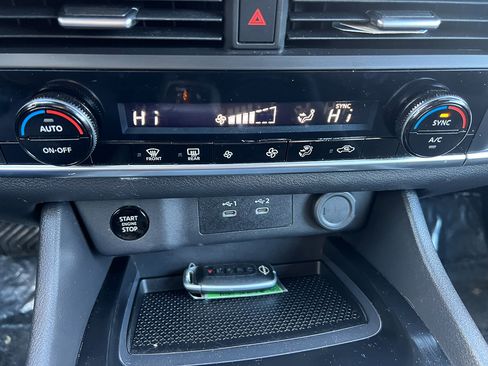 Used 2024 Nissan Rogue SV image 21