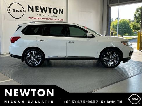 Used 2019 Nissan Pathfinder Platinum FWD image 4