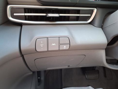 Used 2023 Hyundai Elantra SEL w/ Preferred Accessory Package image 16