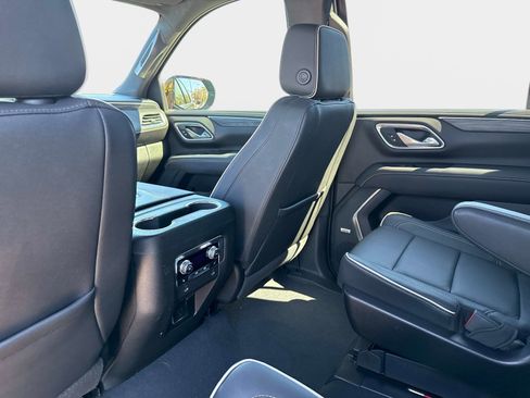 Used 2022 GMC Yukon SLT w/ SLT Luxury Package image 18