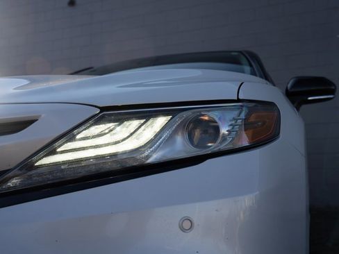 Used 2019 Toyota Camry XSE image 11