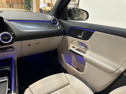 Certified 2025 Mercedes-Benz GLA 250 image 9