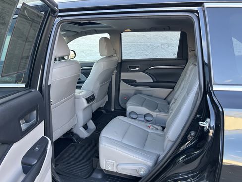 Used 2015 Toyota Highlander Limited image 17