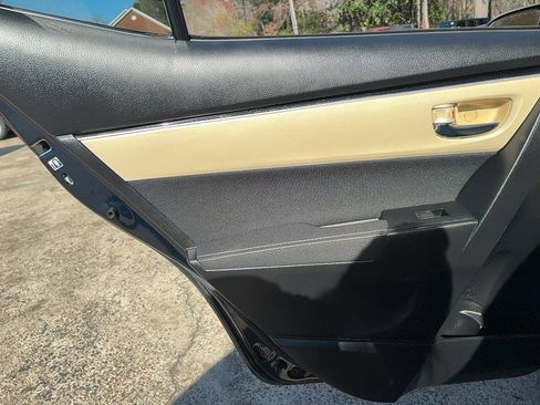 Used 2018 Toyota Corolla LE image 10