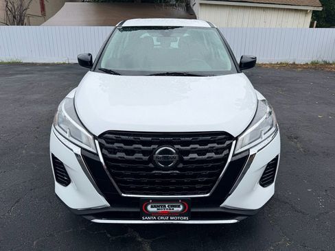 Used 2021 Nissan Kicks S image 2