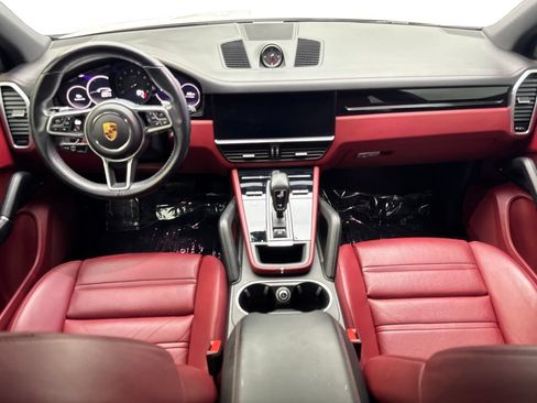 Used 2022 Porsche Cayenne w/ Premium Package AWD/4WD image 50