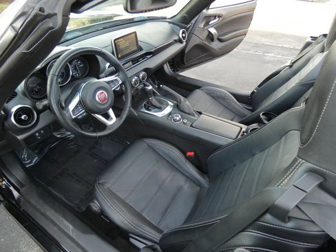 Used 2017 FIAT 124 Spider Lusso image 32