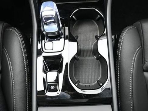 New 2026 Volvo XC40 B5 Plus w/ Protection Package Premier image 10