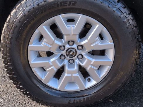 Used 2022 Nissan Frontier SV w/ SV Premium Package image 14