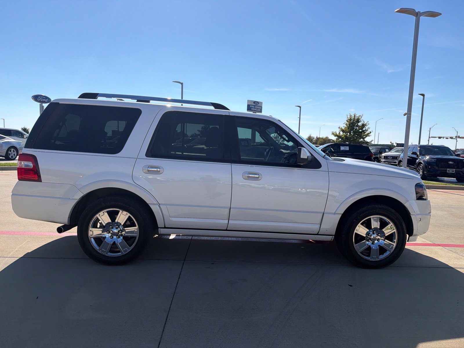 Used 2010 Ford Expedition Limited RWD image 9