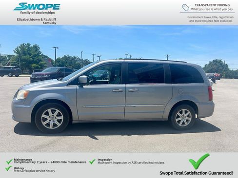 Used 2013 Chrysler Town & Country Touring FWD image 4