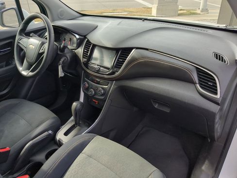 Used 2017 Chevrolet Trax LS image 32