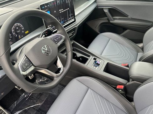 New 2026 Volkswagen Tiguan SE R-Line image 9