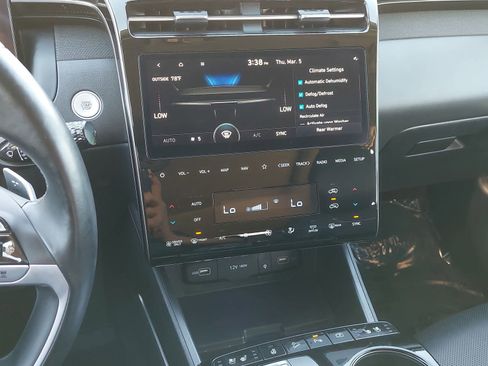 Used 2023 Hyundai Tucson Limited image 24