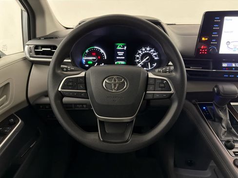 Used 2021 Toyota Sienna LE FWD image 18