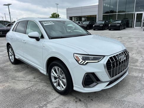 Used 2025 Audi Q3 2.0T Premium Plus w/ Premium Plus Package AWD/4WD image 3