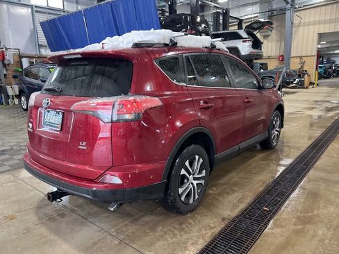 Used 2018 Toyota RAV4 LE image 10
