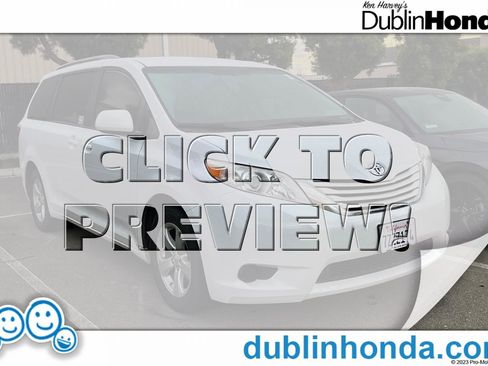 Used 2017 Toyota Sienna LE image 1