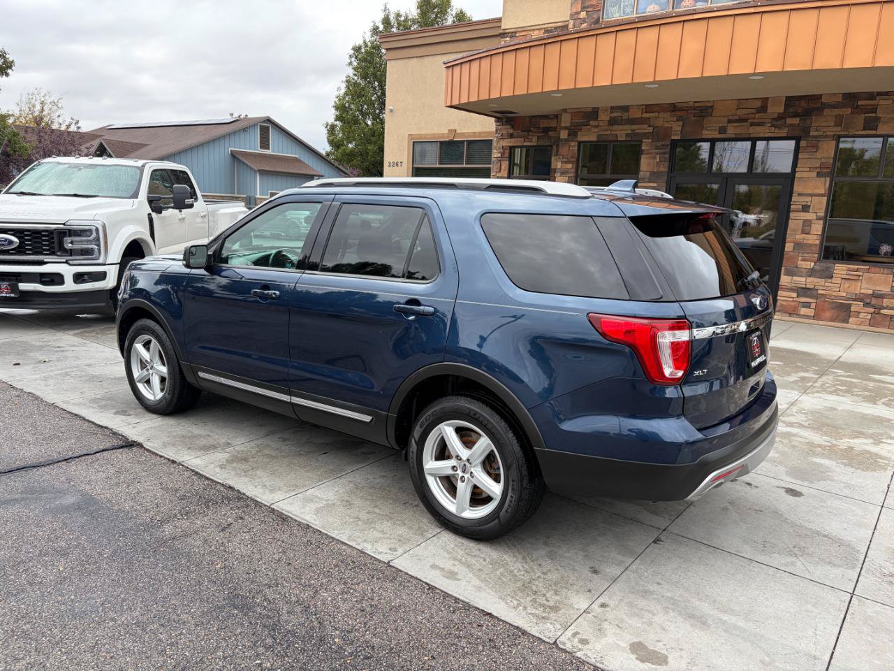 Used 2016 Ford Explorer XLT w/ Equipment Group 202A AWD/4WD image 29