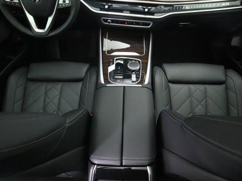 Used 2025 BMW X5 xDrive50e w/ Parking Assistance Package AWD/4WD image 17