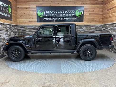 Used 2022 Jeep Gladiator Sport AWD/4WD image 5