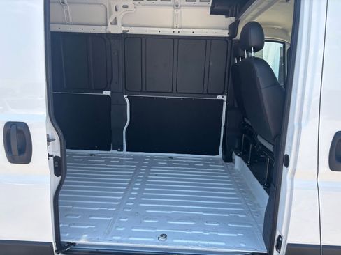 Used 2026 RAM ProMaster 2500 w/ Convenience Group FWD image 23