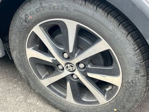 Used 2018 Toyota Prius C One FWD image 4