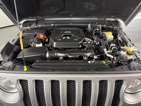 Used 2021 Jeep Wrangler Unlimited Sahara AWD/4WD image 33
