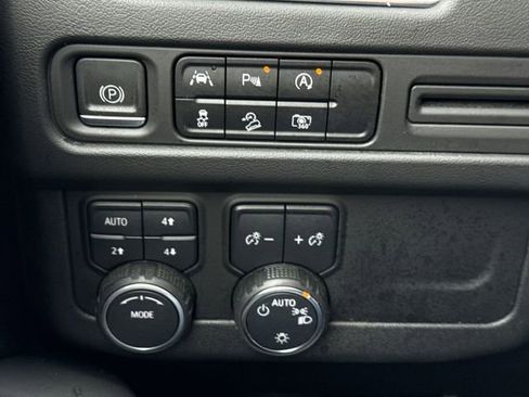 Used 2023 Chevrolet Tahoe Z71 w/ Luxury Package image 18