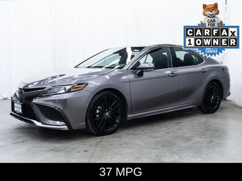 Used 2024 Toyota Camry XSE FWD image 3