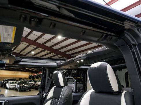 Used 2025 Jeep Wrangler Unlimited Rubicon w/ Technology Group image 4